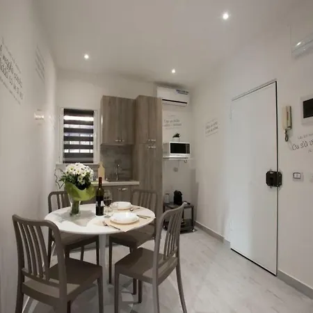 Locami Holiday&house Il Detto Casa Regina Apartment *